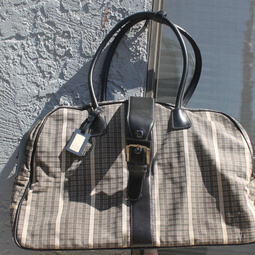 NEW TAN & BLACK PLAID LARGE DUFFEL TRAVEL BAG STRAPS ZIPPERED POCKETS STRAPS
